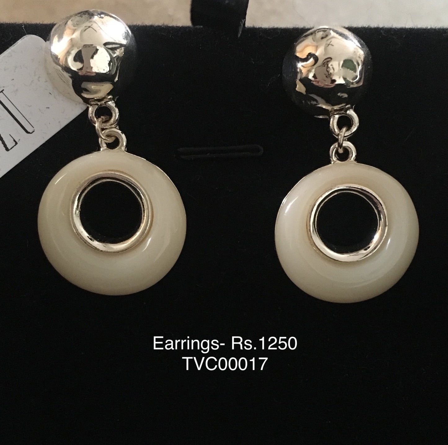 ER 17 Ivory Loop Earrings