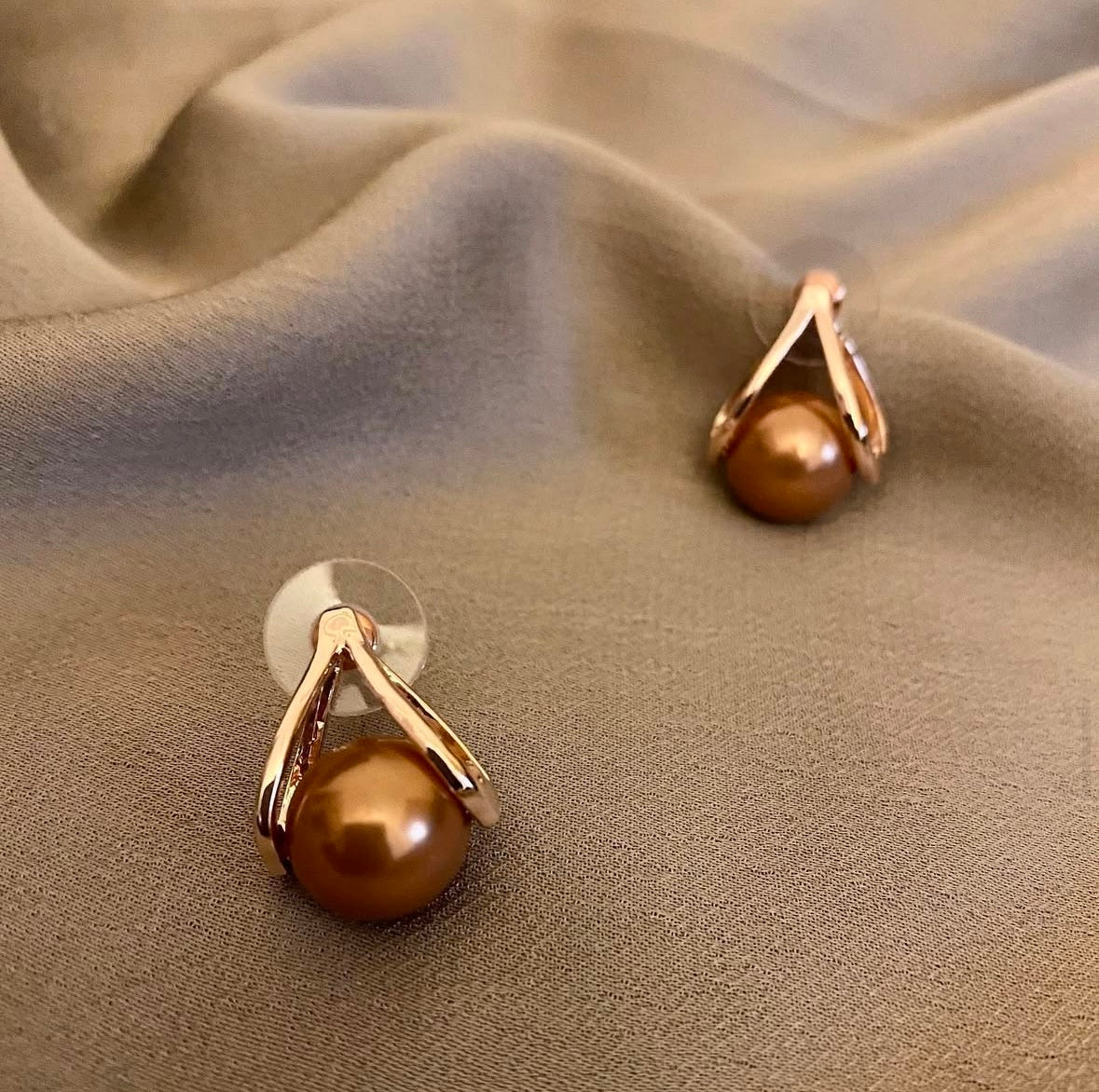 ER 72 Golden Petal Pearl Earrings