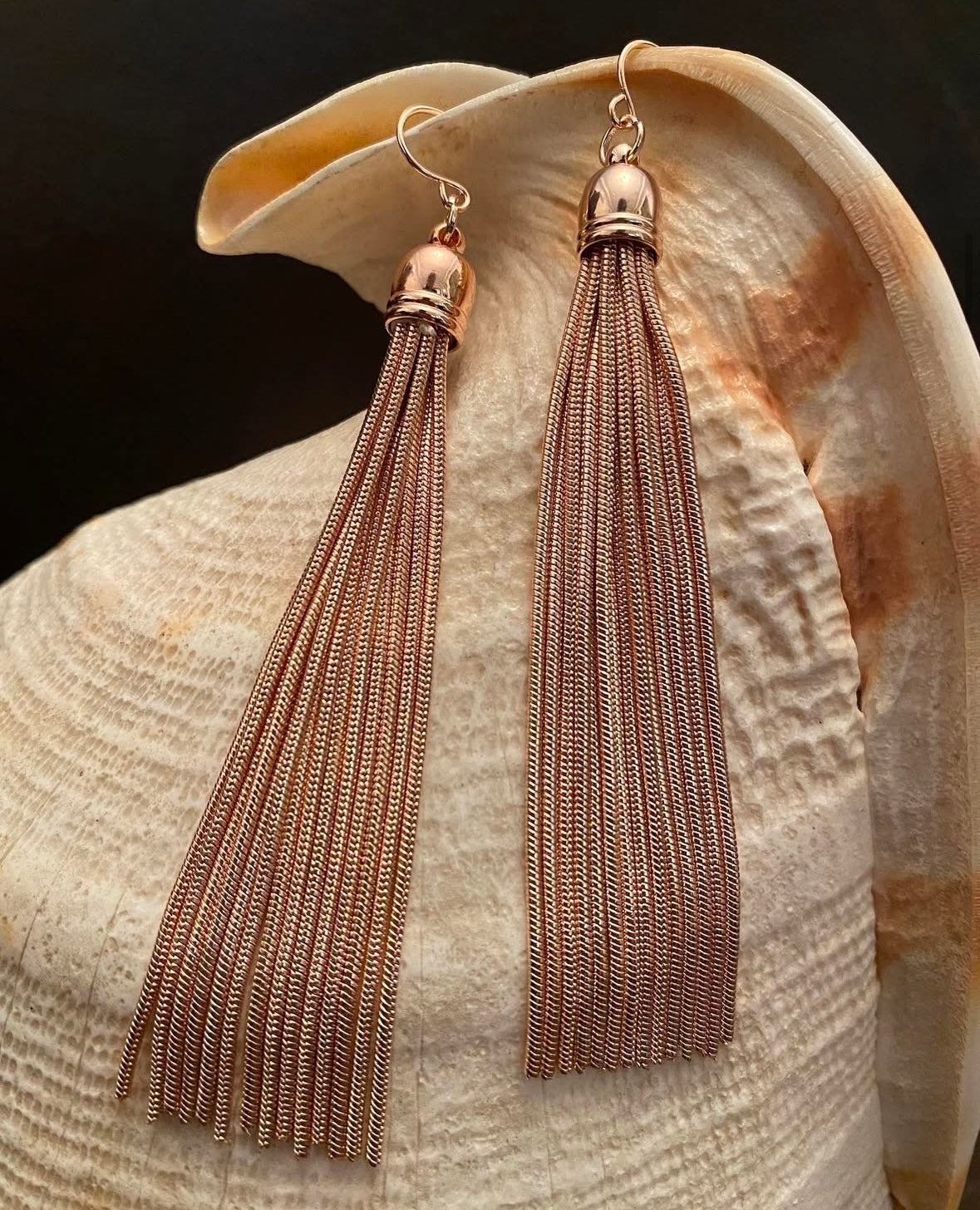 ER 20 Gleaming Rose Tassels