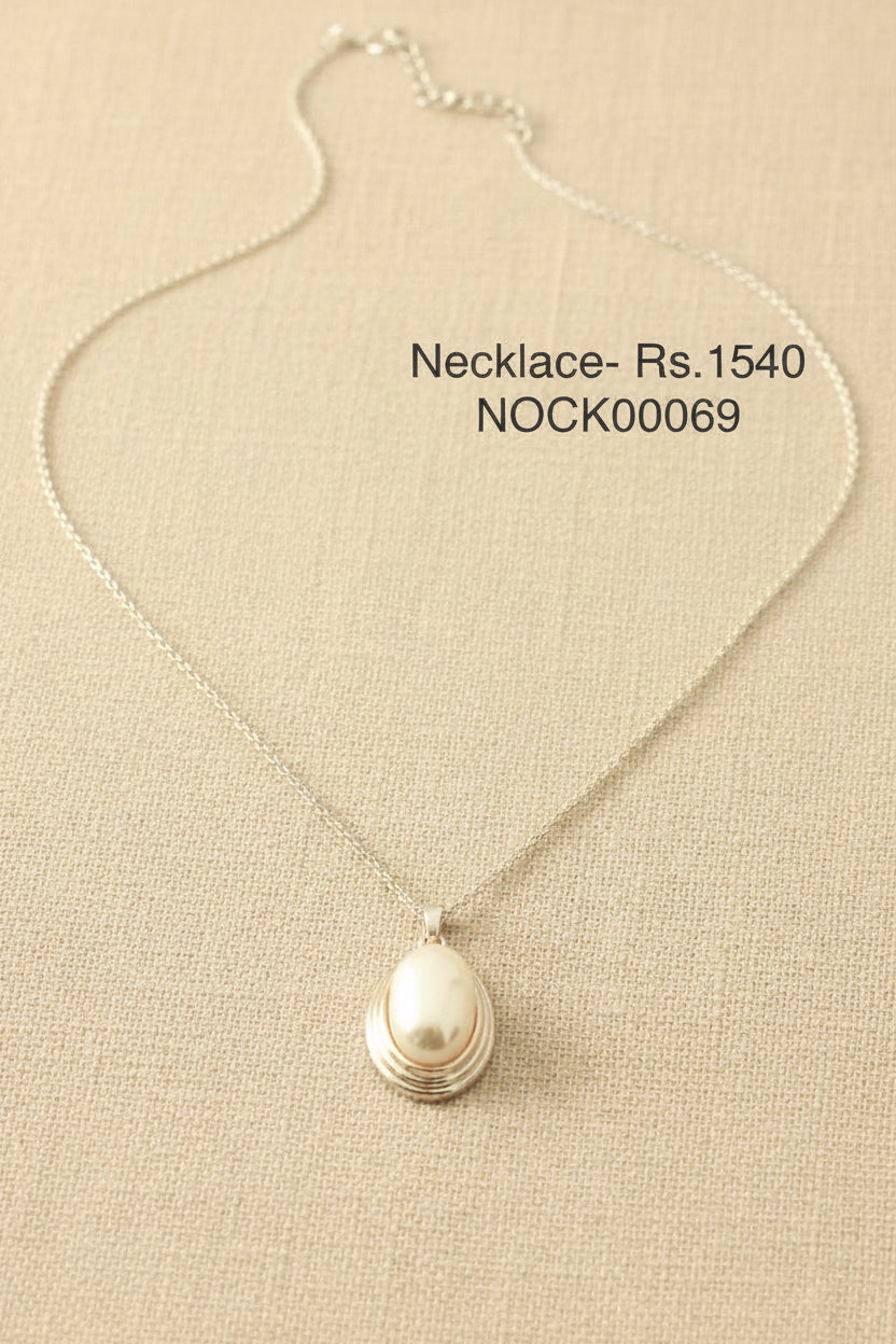 SN 69 Lustrous Embrace Pearl Necklace