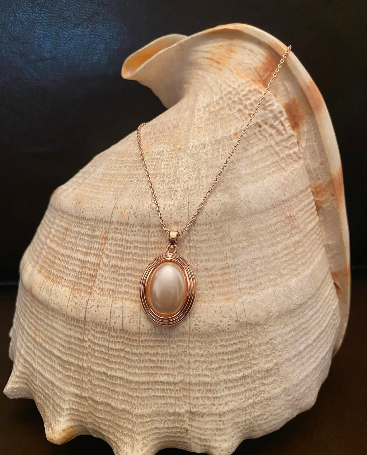 SN 69 Lustrous Embrace Pearl Necklace